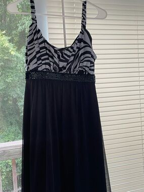 Beautiful Enfocus Studio Black Midi Dress with Black and White Zebra Bodice